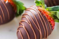 Perfect Chocolate Dipped Strawberries