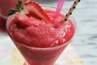 Serinletici Çilekli Moscato Kokteyl