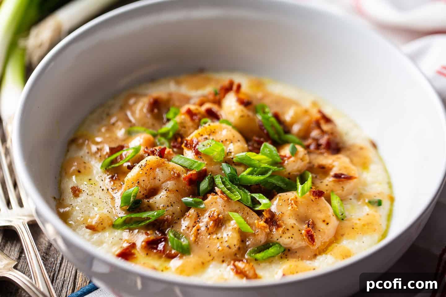 Best shrimp and grits recipe with bacon, scallions, and cheddar cheese.
