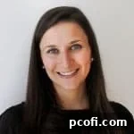 Nora, founder of A Clean Bake, a blog specializing in gluten-free, dairy-free, and refined sugar-free recipes.